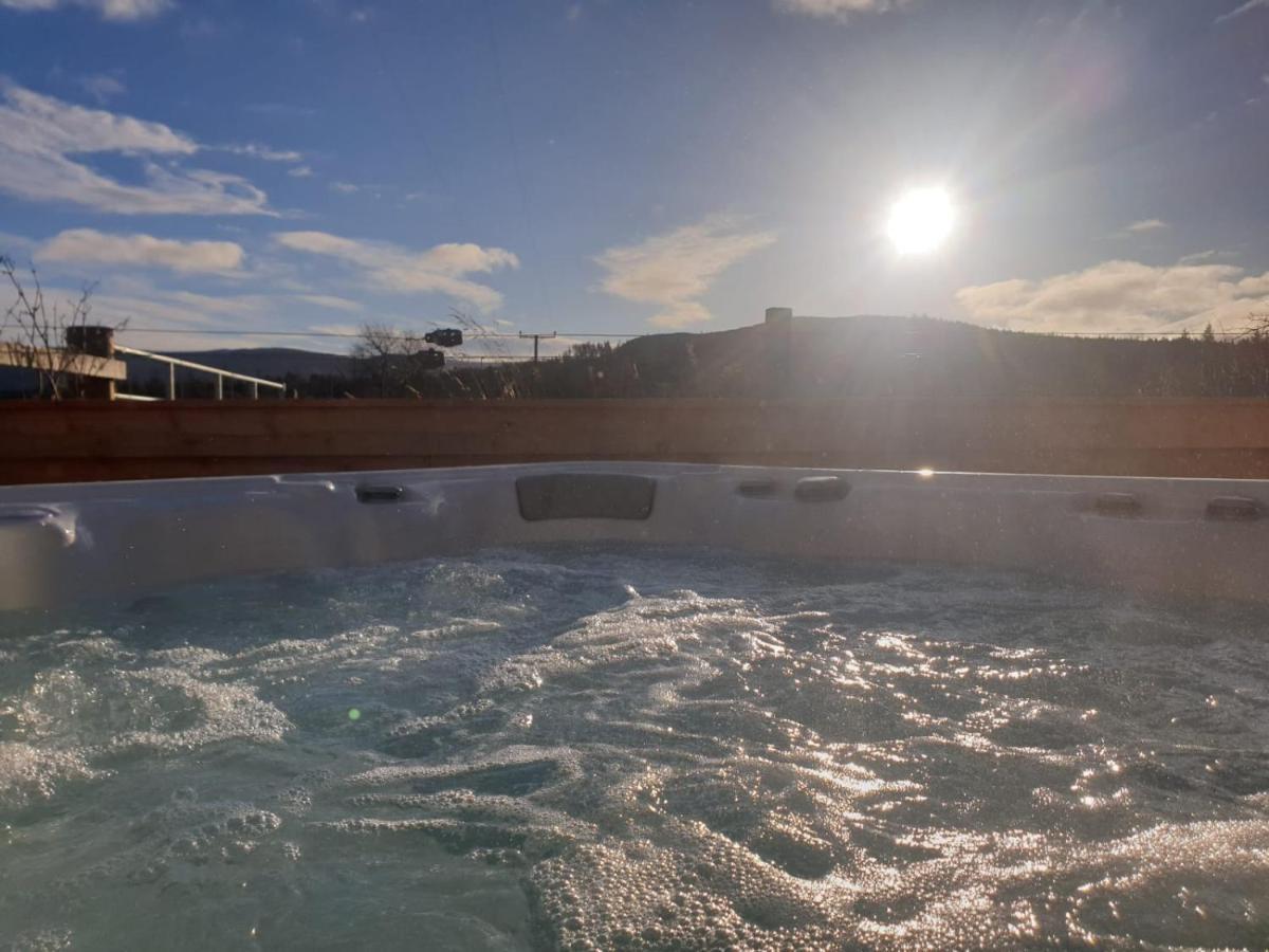 Alba - Charming Boutique Forest View Cabin With Hot Tub In バラター エクステリア 写真