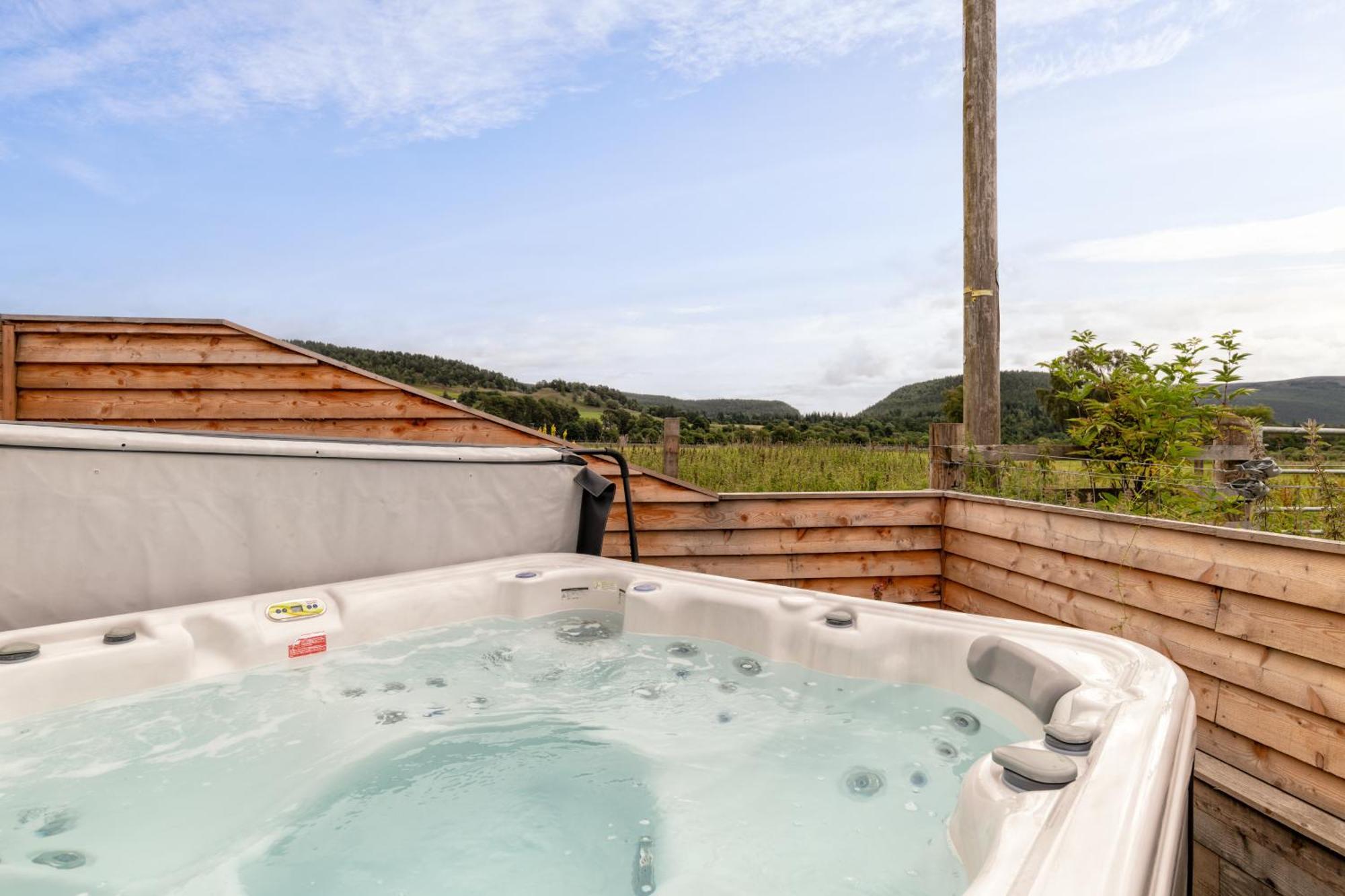 Alba - Charming Boutique Forest View Cabin With Hot Tub In バラター エクステリア 写真