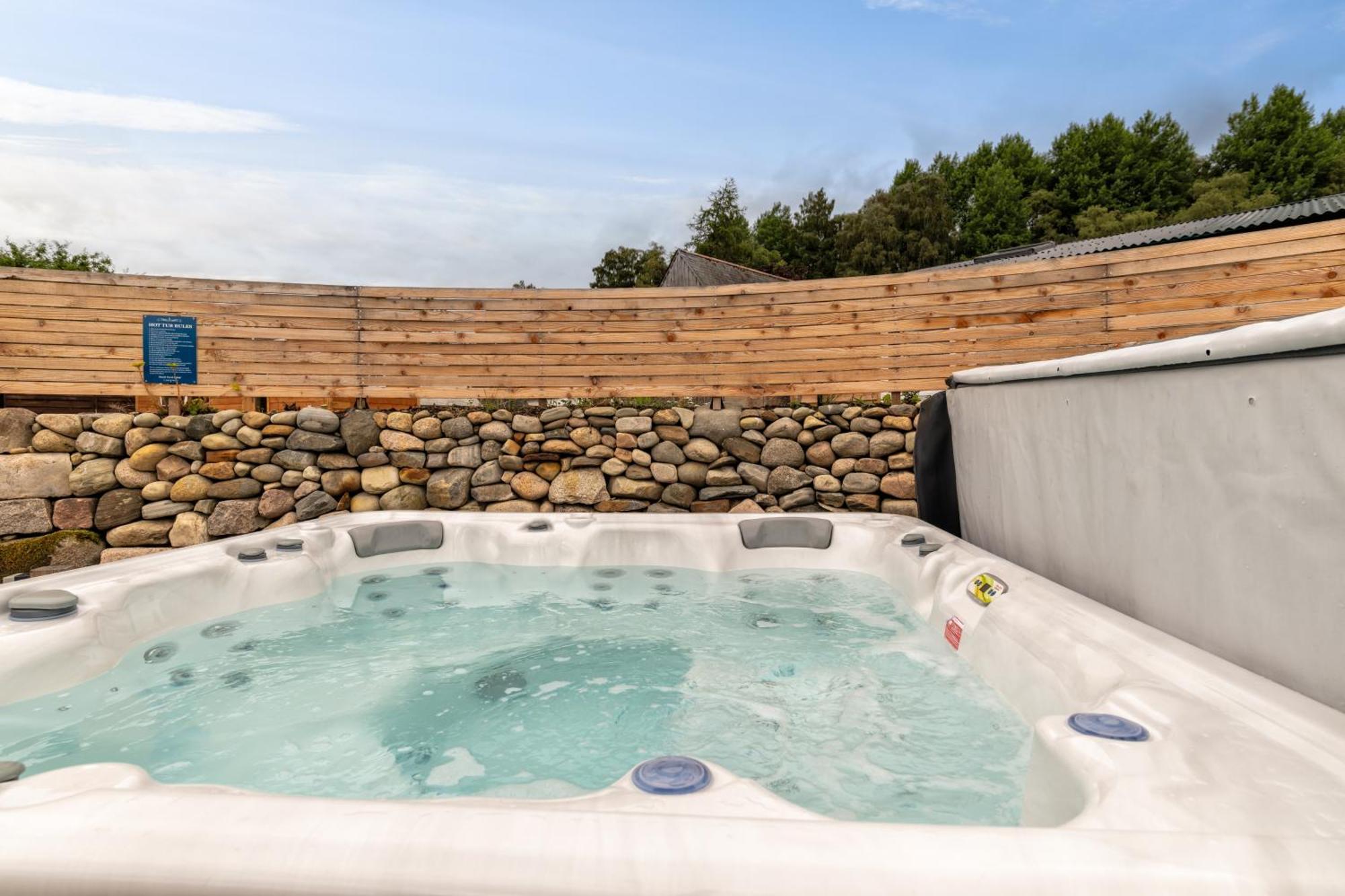 Alba - Charming Boutique Forest View Cabin With Hot Tub In バラター エクステリア 写真