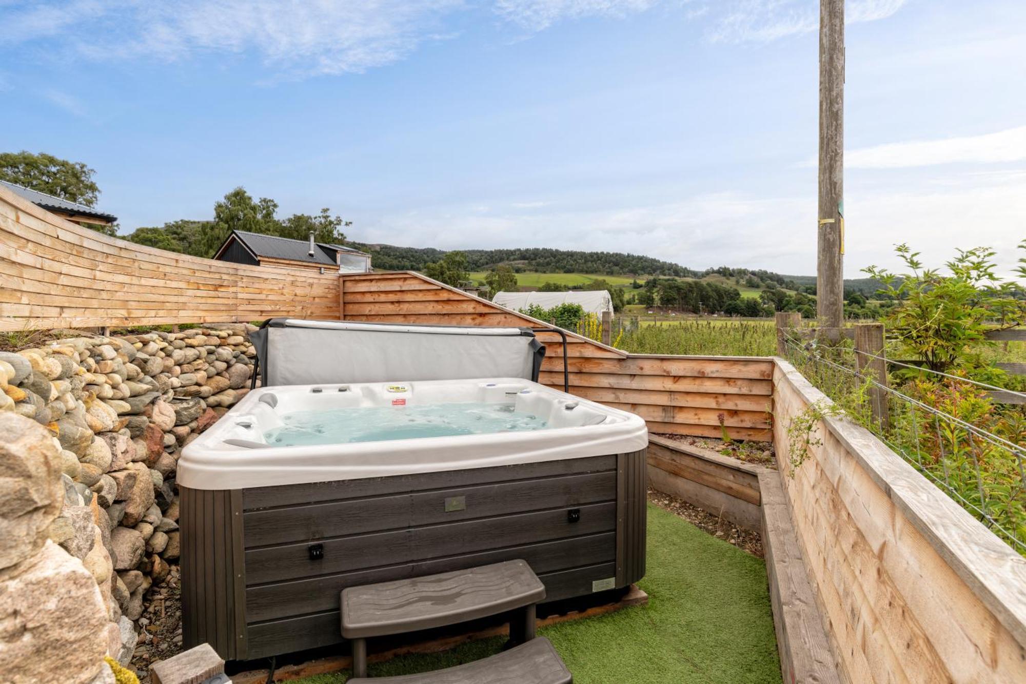 Alba - Charming Boutique Forest View Cabin With Hot Tub In バラター エクステリア 写真